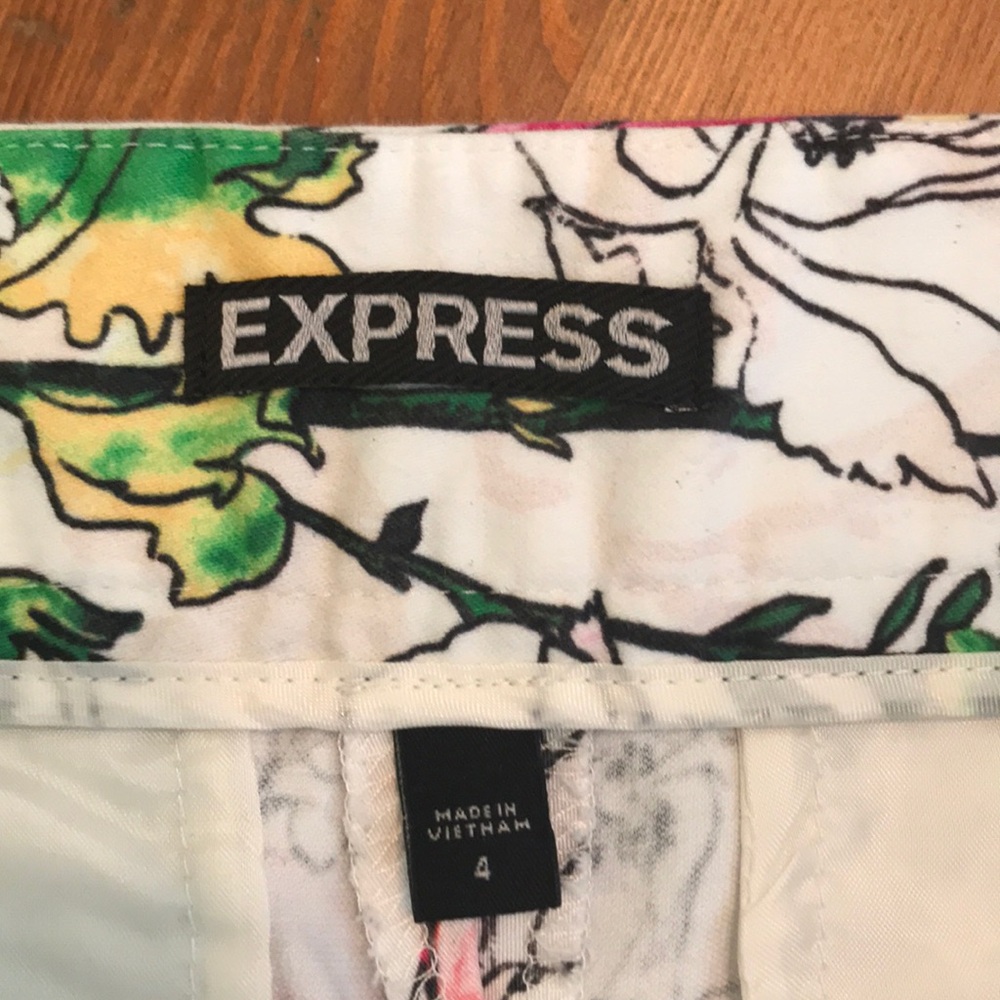 Express Floral Print Women's Shorts - Picture 4 of 5